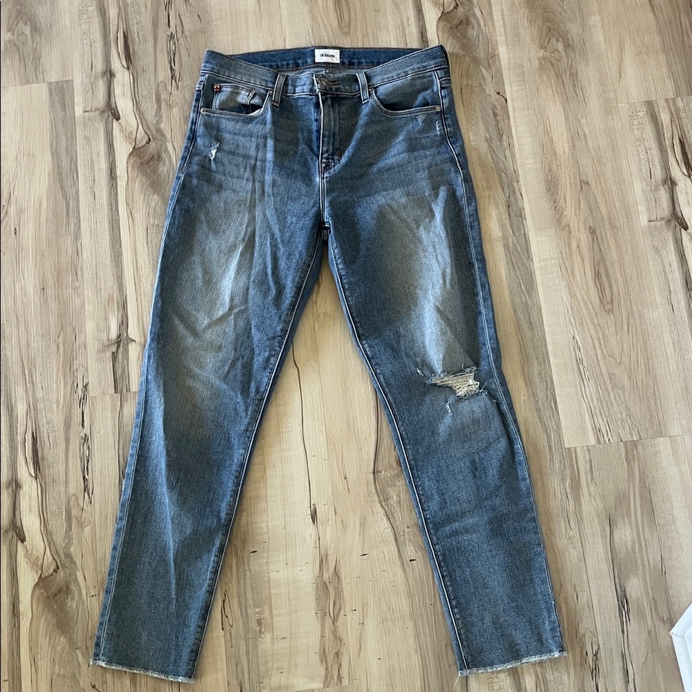 Hudson Jeans size 29-Distressed Natalie Midrise slim Boyfriend Jean. 29” inseam